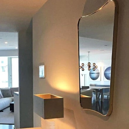 Miroir pivotant Minnie d'inspiration rétro avec cadre en laiton, dimensions flexibles