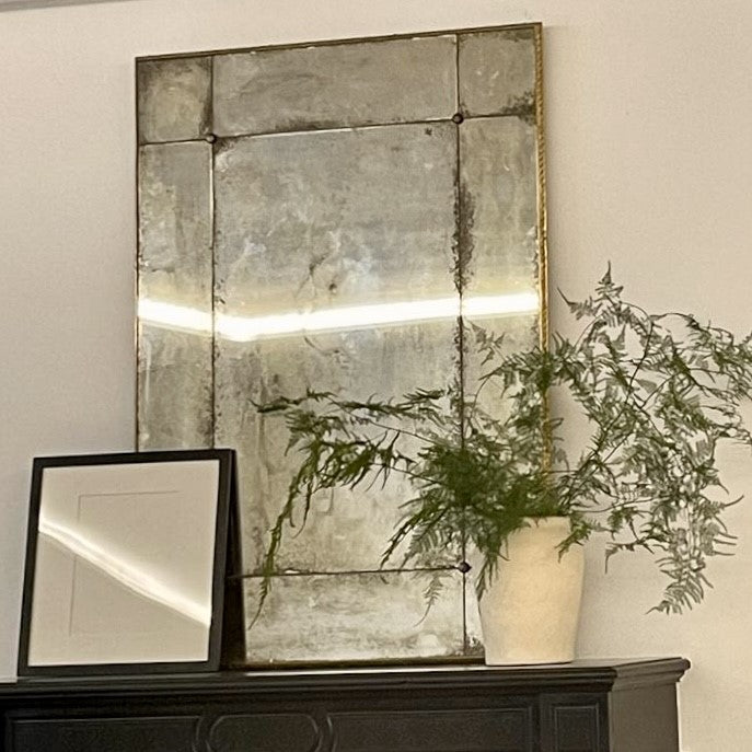 Miroir Prusse de style classique avec cadre en laiton personnalisable