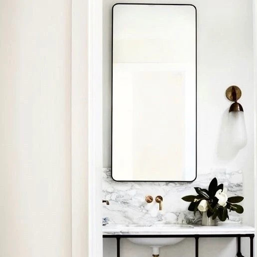 Miroir rectangulaire classique contemporain avec cadre en laiton ou en acier