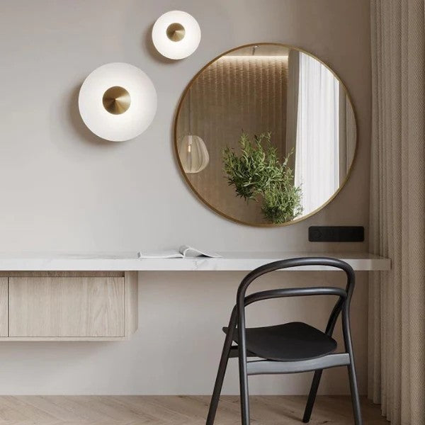Miroir rond avec cadre Julieta en laiton ou en acier sur mesure