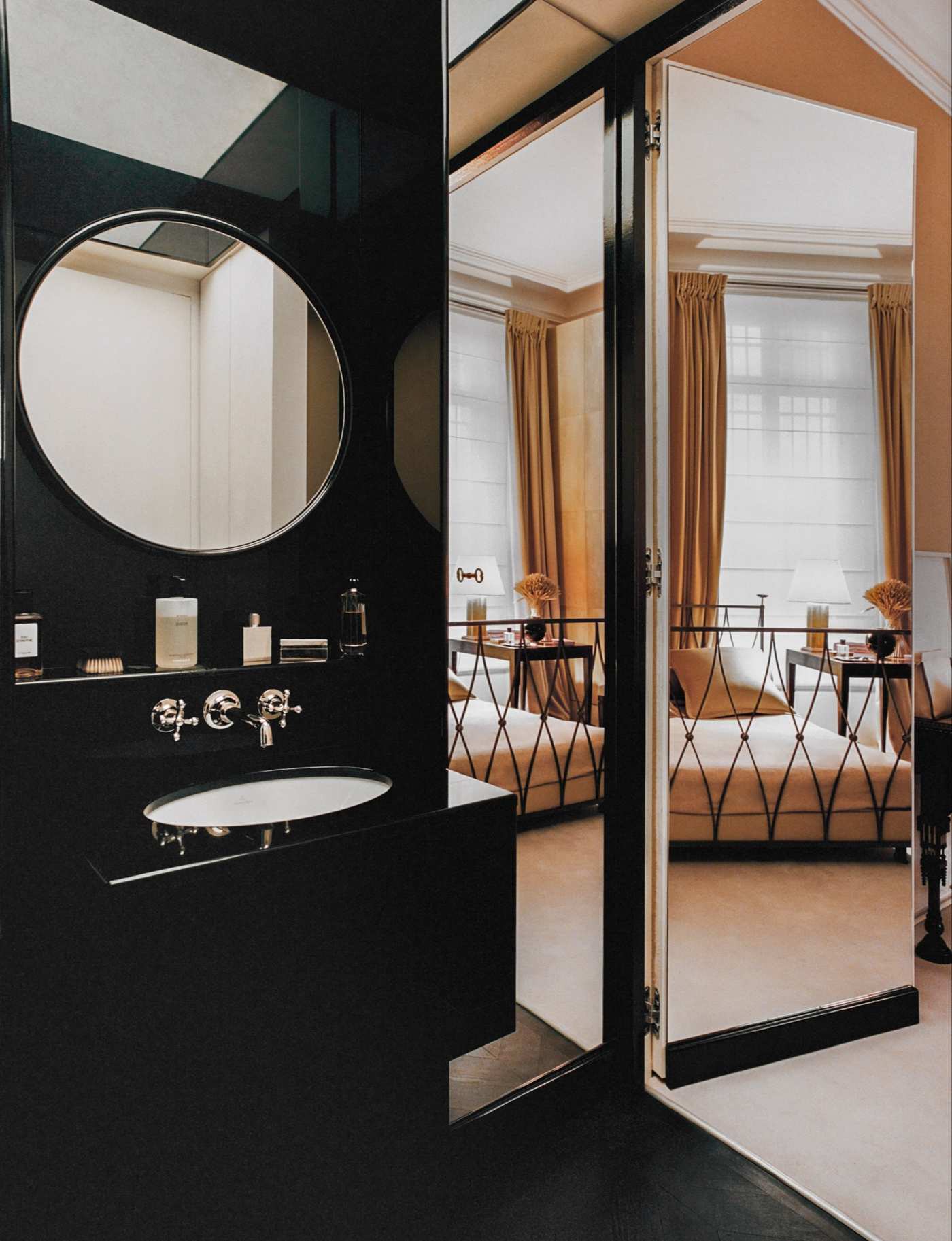 Miroir rond avec cadre Julieta en laiton ou en acier sur mesure