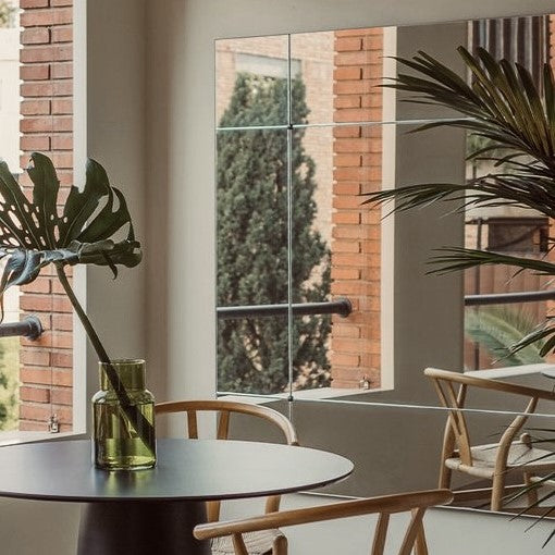 Miroir Prusse de style classique avec cadre en laiton personnalisable