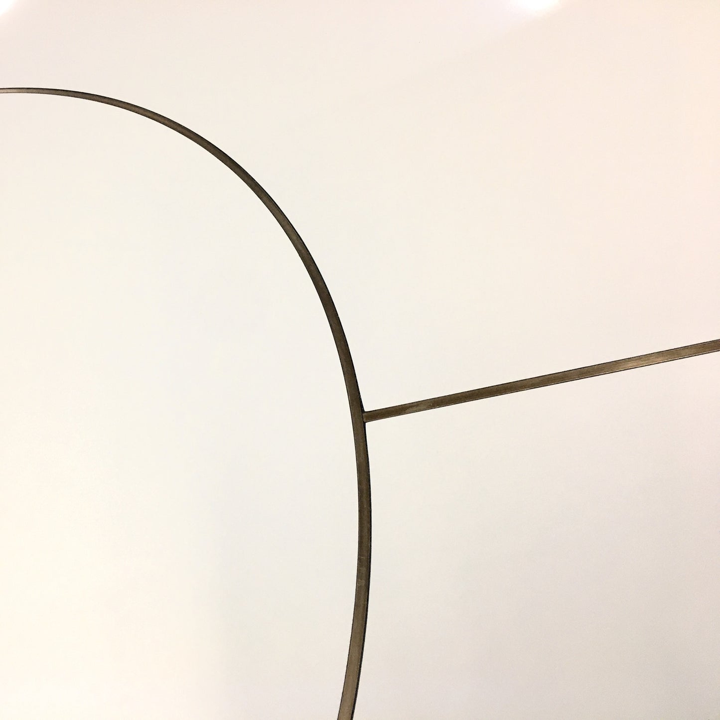 Mesa Malibú Redonda con Marquetería en Latón o Acero Customizable en Acabados y Dimensiones