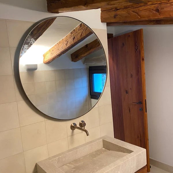 Miroir rond avec cadre Julieta en laiton ou en acier sur mesure