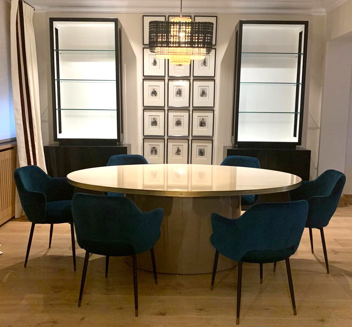 Table Ronde Julieta, Piédestal Brillant et base en Métal