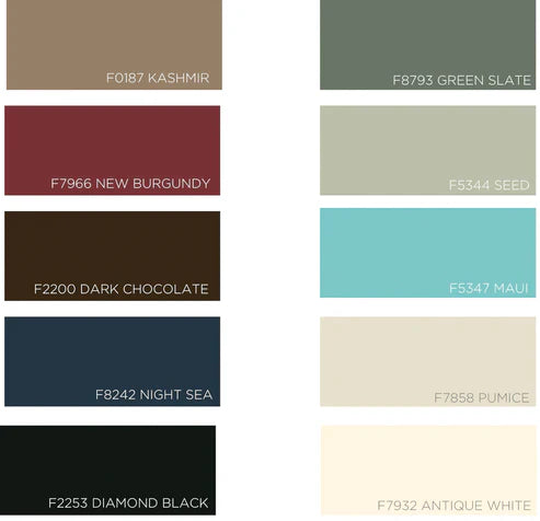 Table Juliette carrée avec pieds coniques brillants et détails en laiton