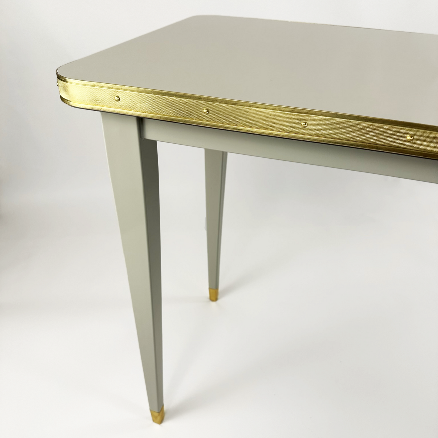 Coiffeuse Julieta avec détails en laiton d'inspiration 50's Personnalisable