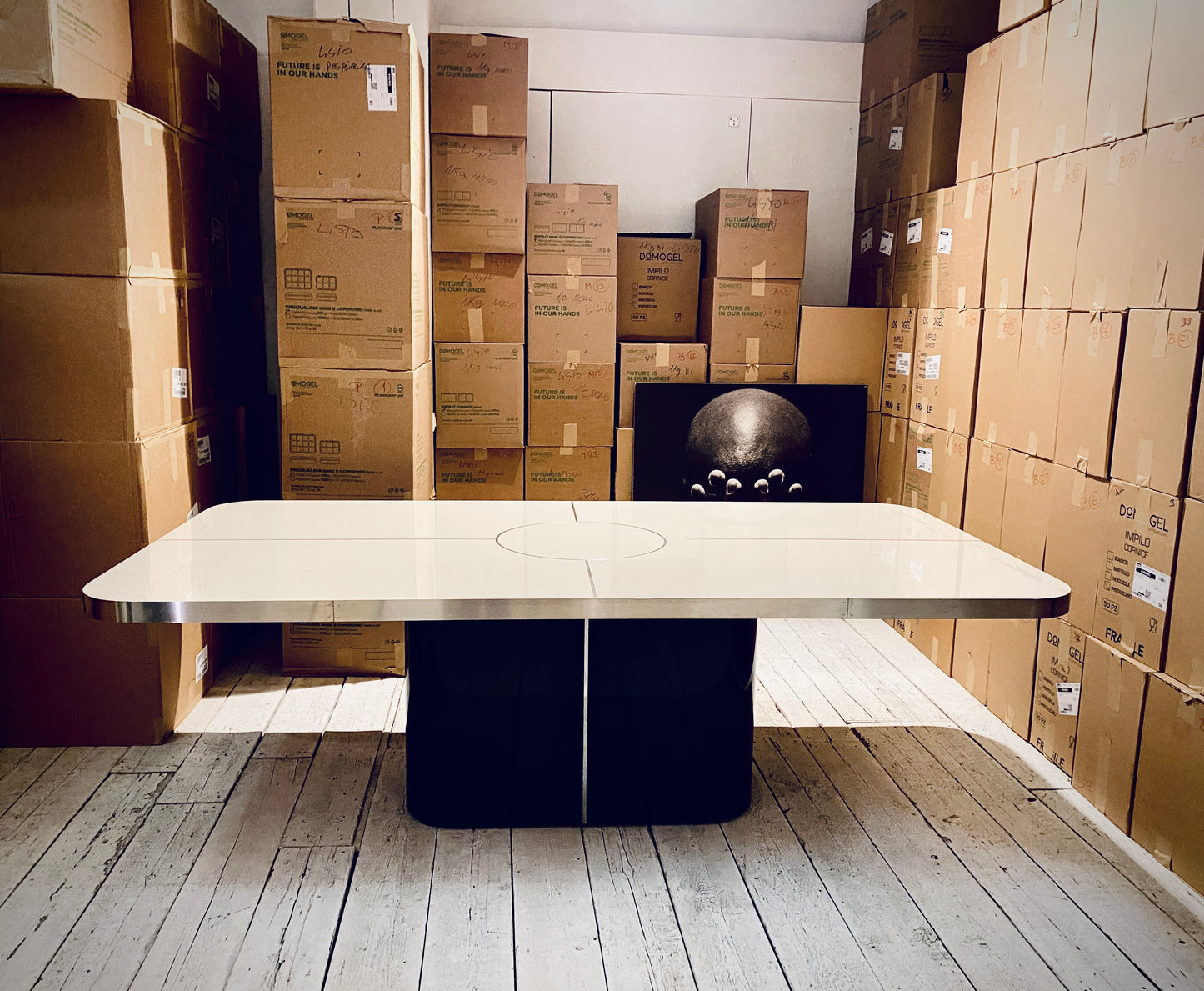 Table carrée Malibu Inspiration rétro du milieu du siècle Détails en laiton ou en acier Personnalisable