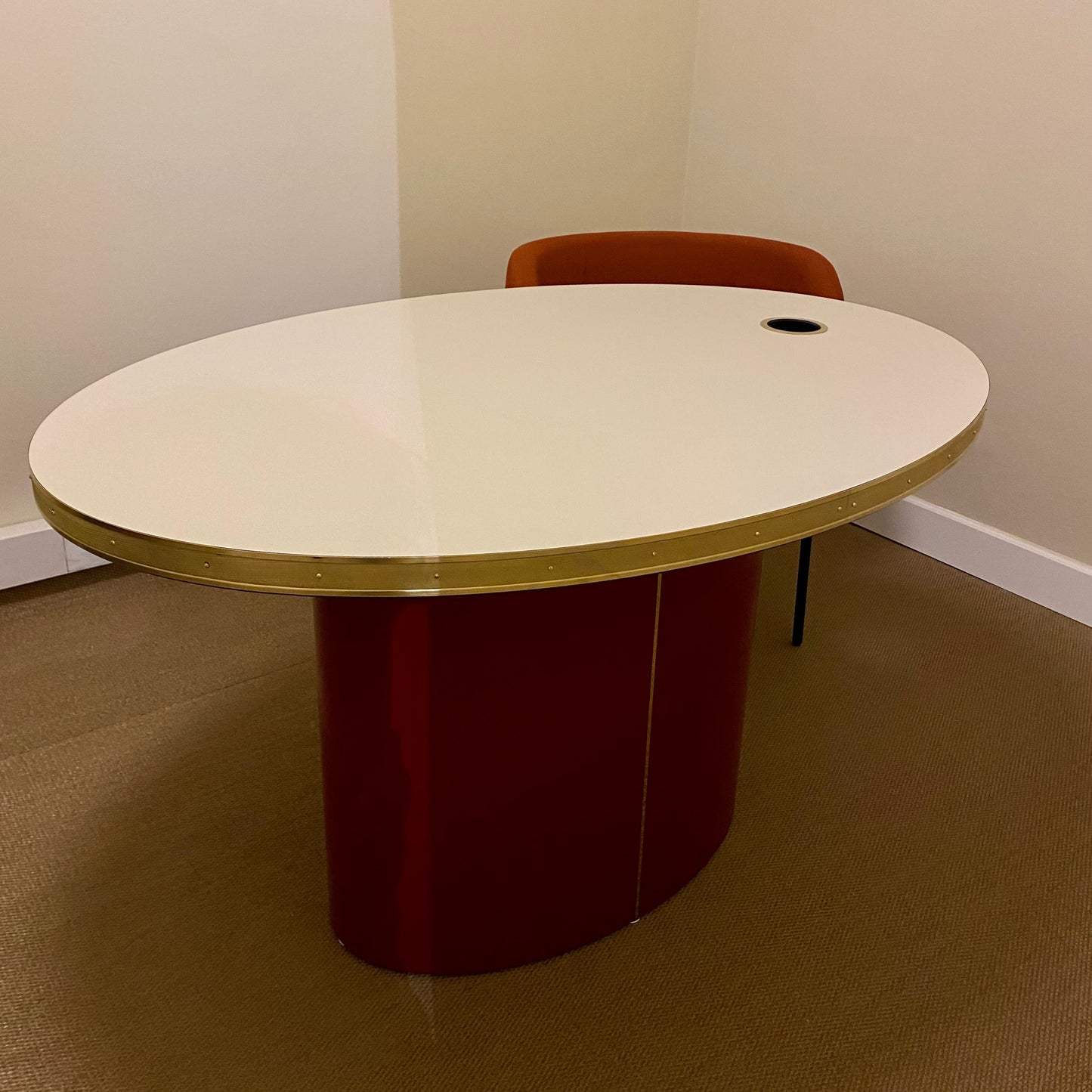 Table Julieta Ovale ou Rectangulaire avec piédestal Personnalisable en Finitions et Dimensions