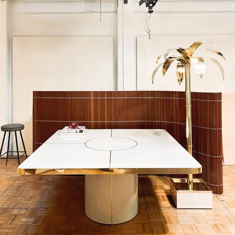 Table carrée Malibu Inspiration rétro du milieu du siècle Détails en laiton ou en acier Personnalisable