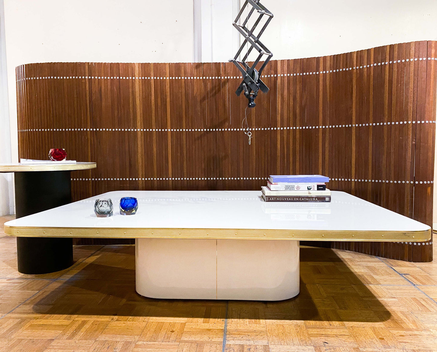 Table Basse Julieta Piédestal en Laiton et haute brillance