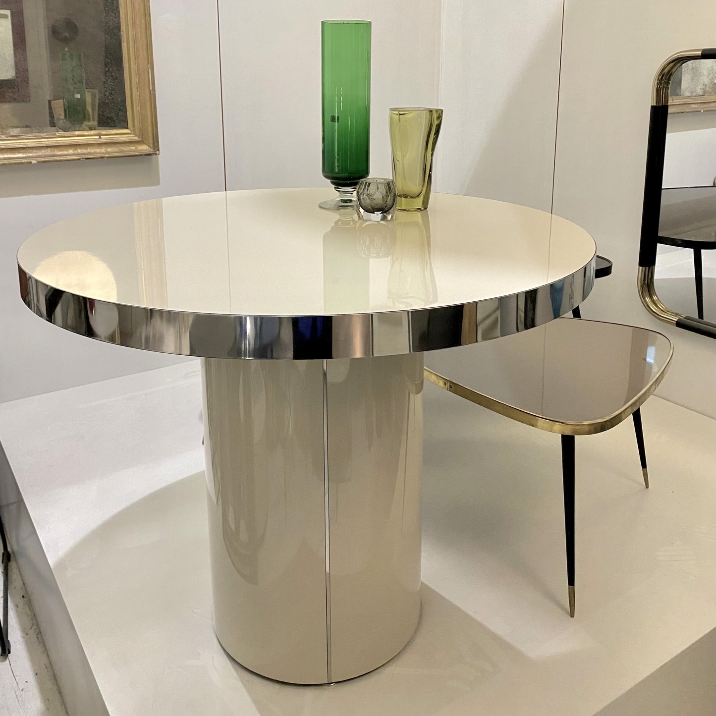 Mesa Malibú Redonda con Marquetería en Latón o Acero Customizable en Acabados y Dimensiones