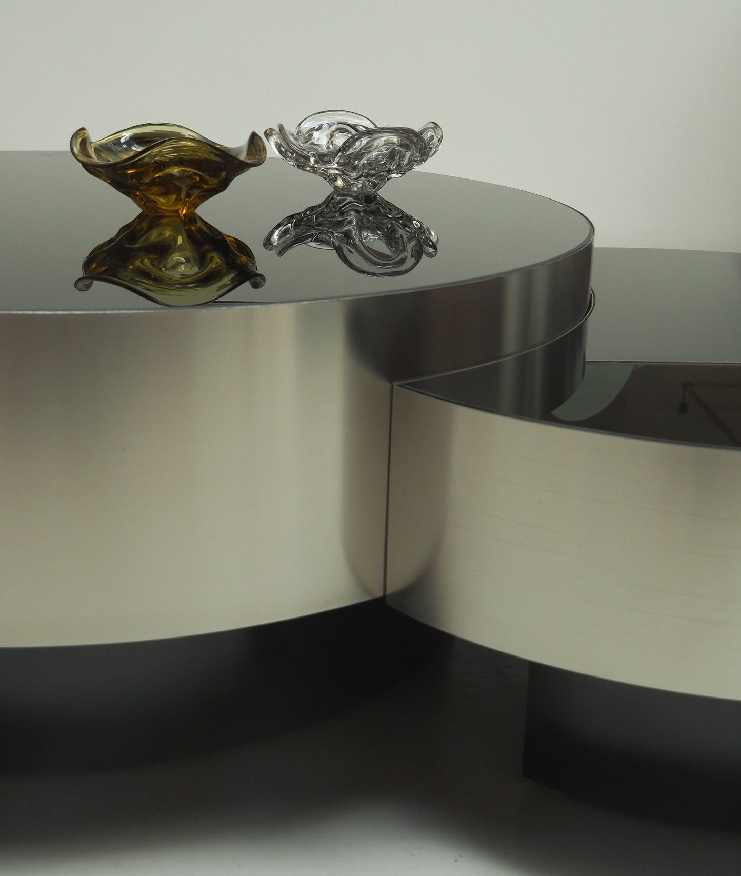 Ensemble de tables d'appoint cylindriques et combinées en laiton Luna Fusion