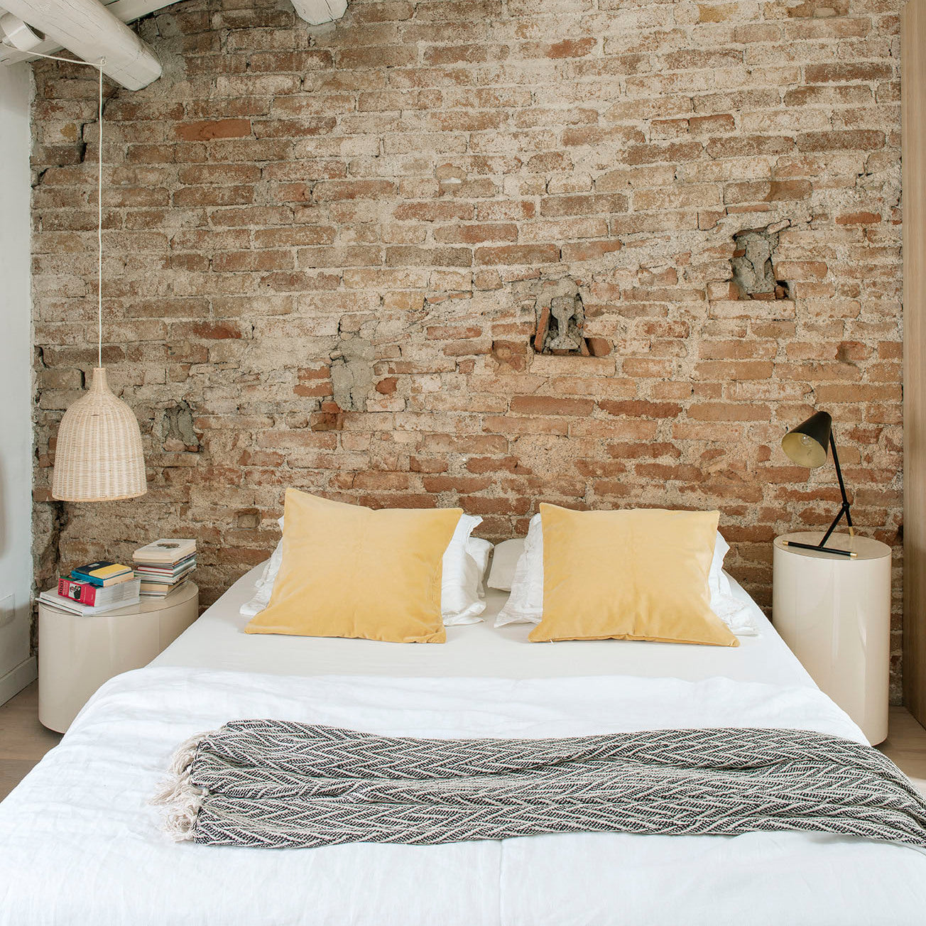 Table d'appoint de canapé Luna en stratifié brillant, design cylindrique