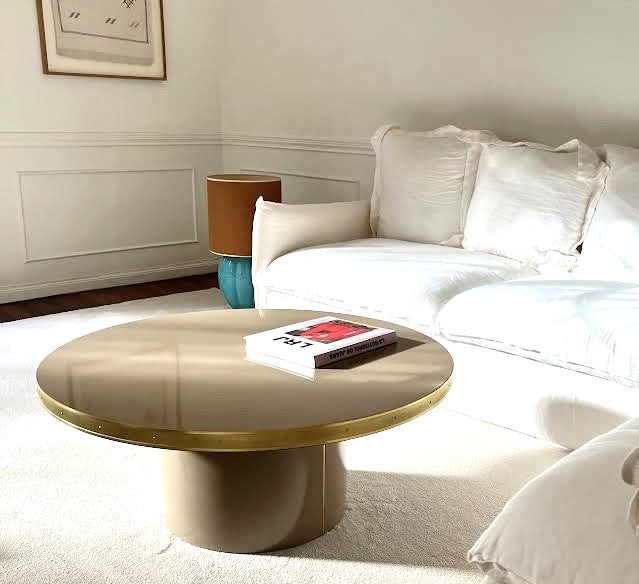 Julieta Pedestal Coffee Table in High Gloss Laminate and Metal Details