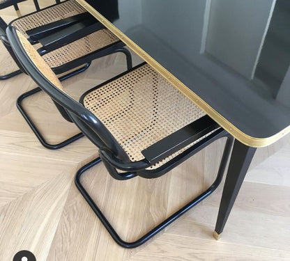 Mesa Julieta Rectangular de Patas Cónicas en Alto Brillo y Detalles en Latón