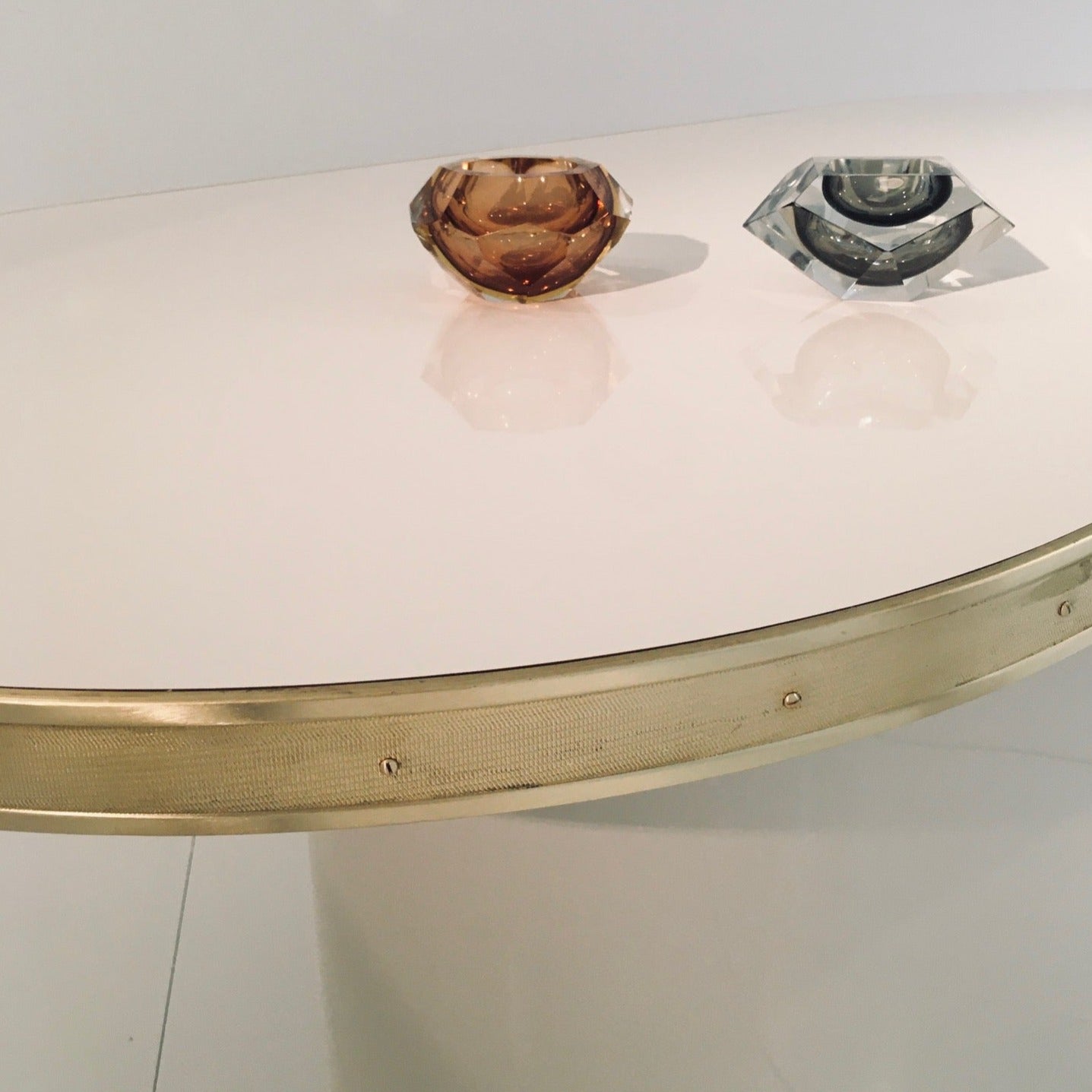 Julieta Console Table in High Gloss Laminate with Brass Details and Pedestal Leg